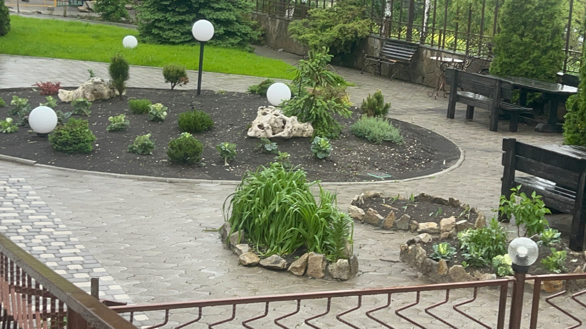 Дворик в отеле Корона