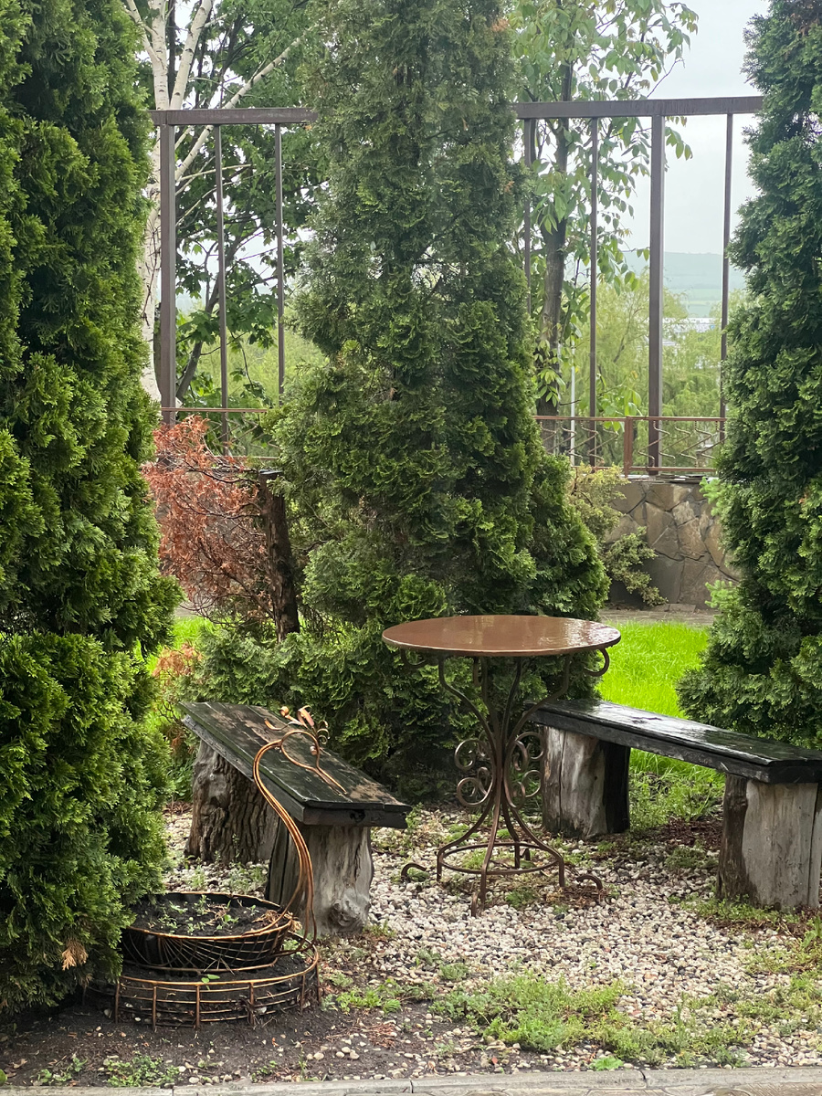 Сыро и прохладно.