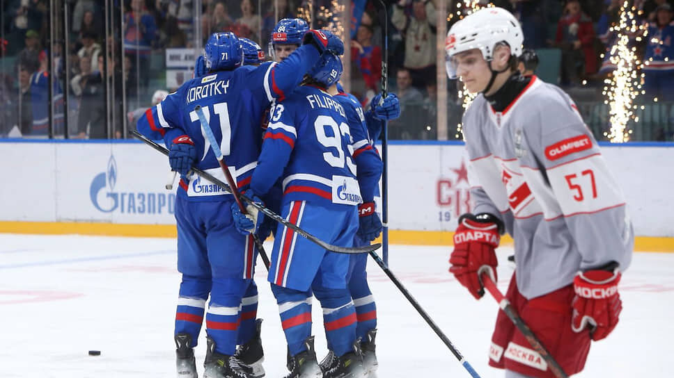 Хоккеисты «СКА-1946», празднующие победу над московским «Спартаком» в шестом матче финала МХЛ.📷Фото: Пресс-служба ХК СКА