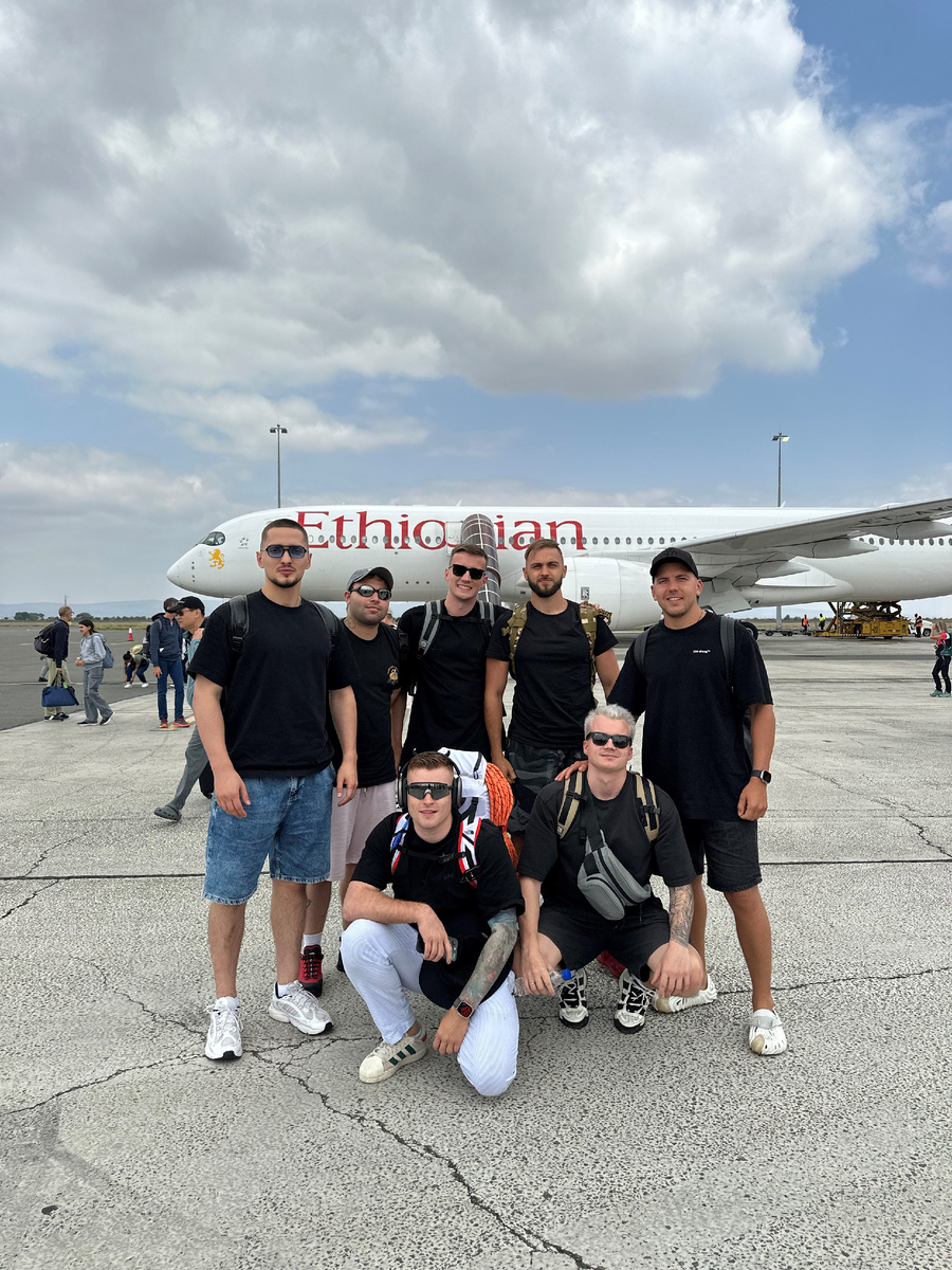 Наша команда для восхождения на г. Килиманджаро (рассказываю про это у себя на канале).