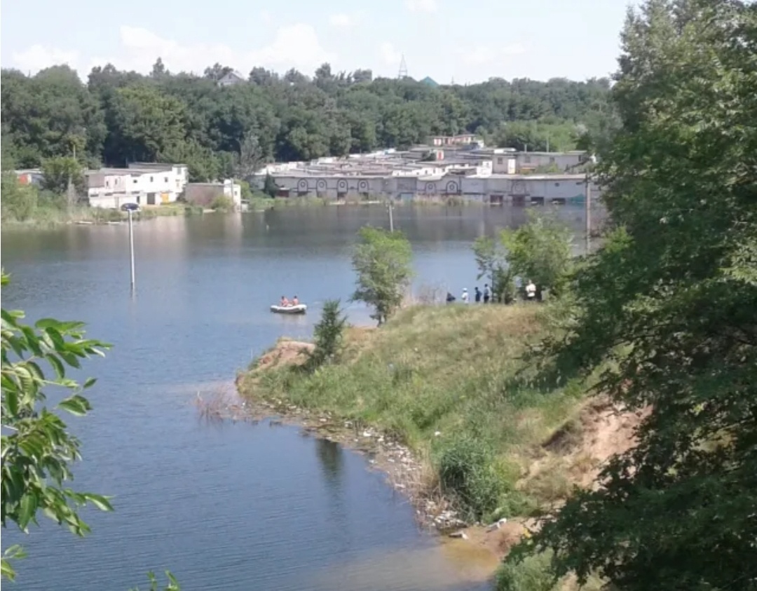 Затопленный карьер