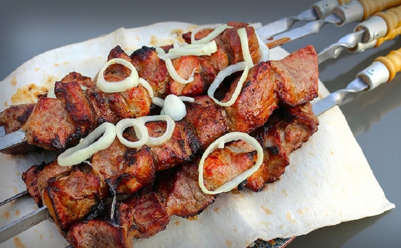 Сочный грузинский шашлык из свиной шеи: секреты особого вкуса и мягкости