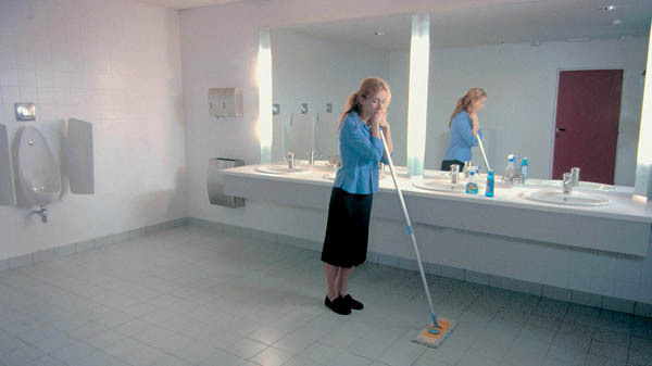 Кадр из фильма "Страх и трепет".