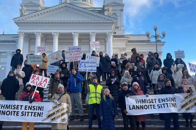    Финская власть никак не реагирует на митинги за открытие границы Фото: Telegram-канал «Граница Финляндии: петиции, митинги».