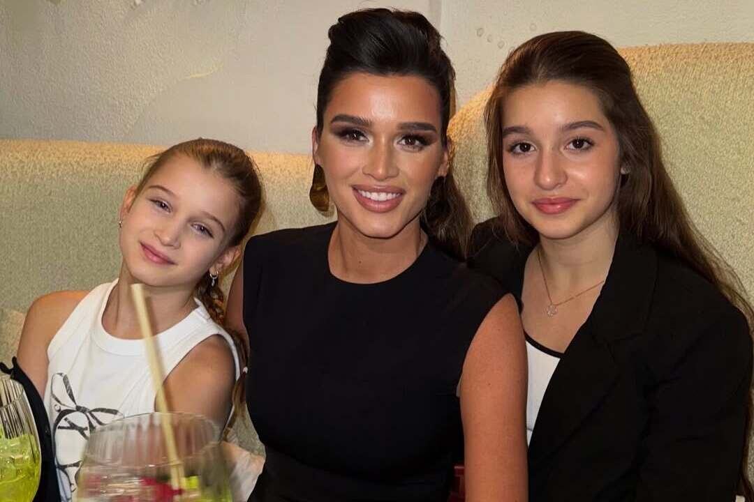 Ксения Бородина с дочерьми Марусей и Теоной. Фото: соцсети/@borodylia