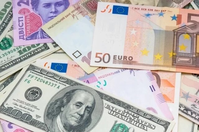    Сколько стоят доллар, евро и юань 23 мая?