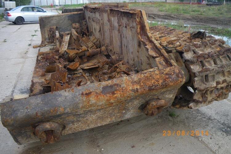 Корпус танка КВ-1 производства ЧКЗ выпуска лета 1942 года из реки Дон в Кубинке