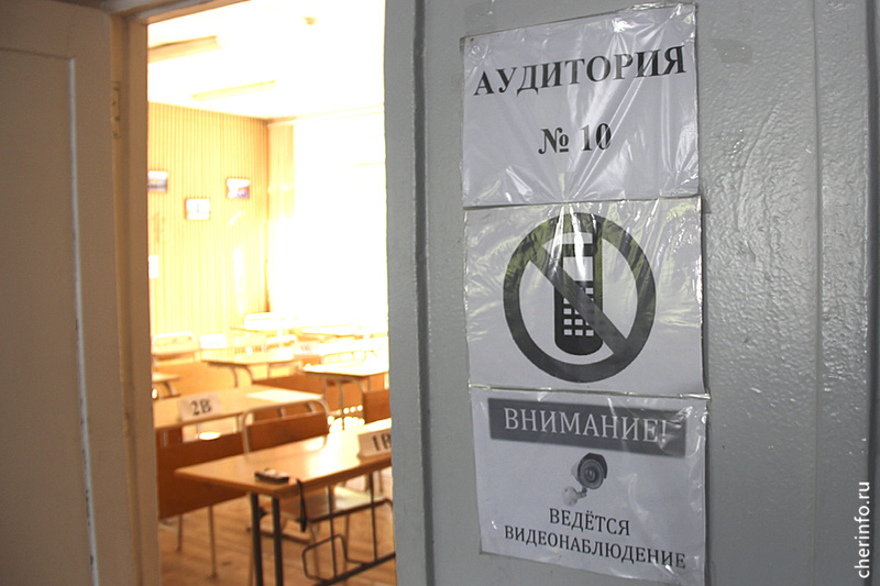    Сегодня выпускники сдадут три ЕГЭ. Экзамен по литературе выбрали 113 человек, по истории - 132, по химии - 213.