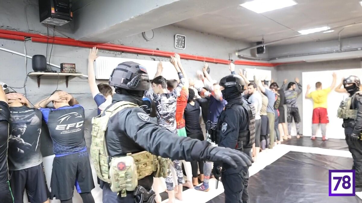 ОМОН пришёл с проверкой в два бойцовских клуба Петербурга