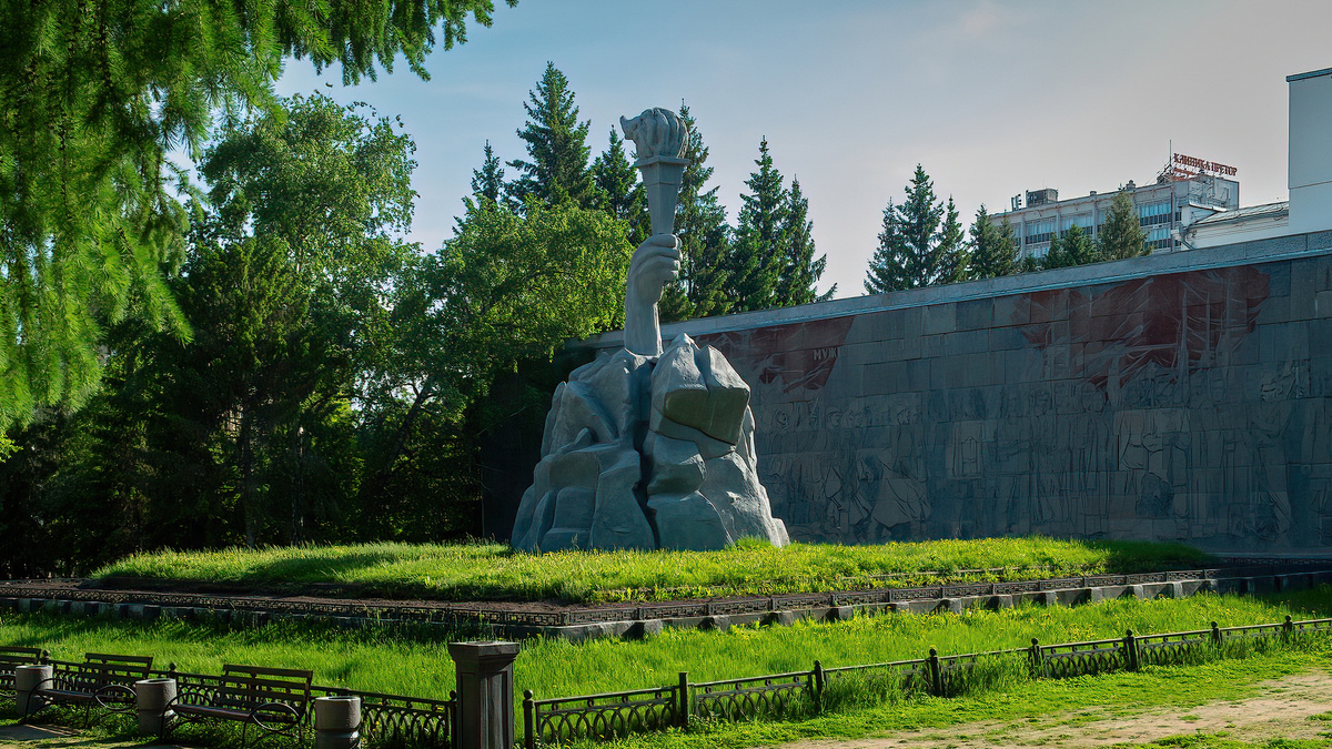 Сквер Героев Революции. Новосибирск. Фотография - www.openmainphoto.ru