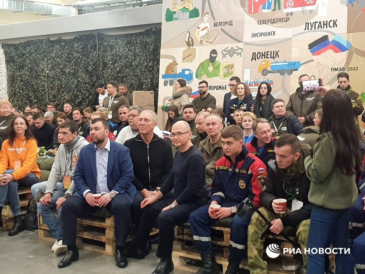 С.Кириенко и руководители ДНР и ЛНР. Фото из открытых источников.