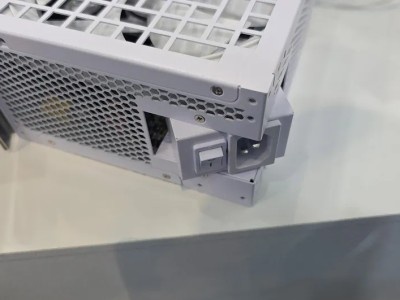    Lian Li анонсировала эргономичный блок питания с поворотной «розеткой»