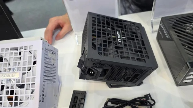    Lian Li анонсировала эргономичный блок питания с поворотной «розеткой»