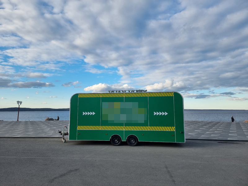    Скандальный фургон переехал с центра набережной ПетрозаводскаЧитатель "Фактор Новости"