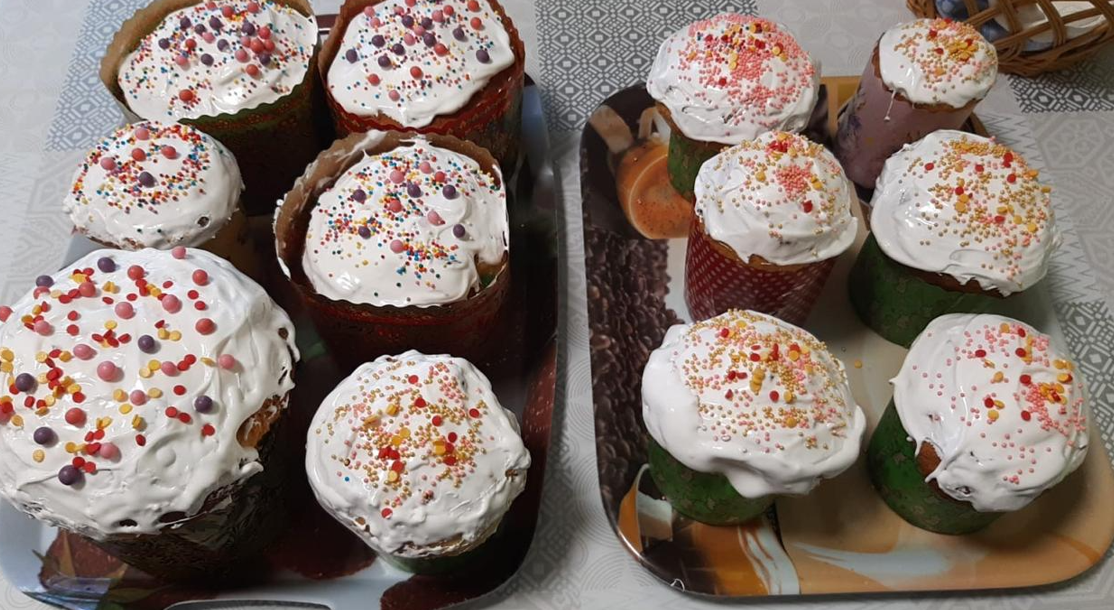 Как раз фото таких Куличей, апрель 2025 г.