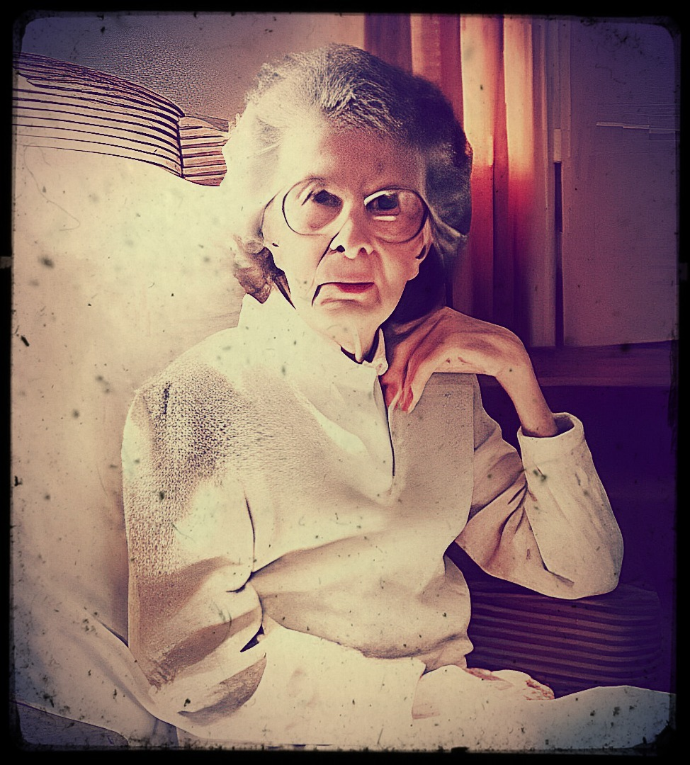 Женщина-легенда, то ли гений, то ли сумасшедшая. Хотя одно другому не мешает