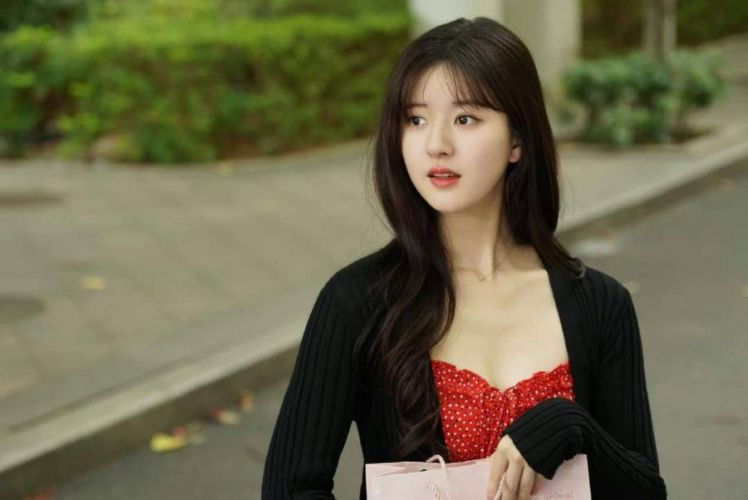 Чжао Лу Сы в роли Сан Чжи