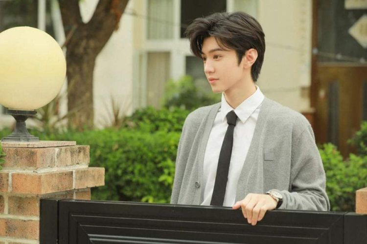 Чэнь Чжэ Юань в роли Цзя Сюя.