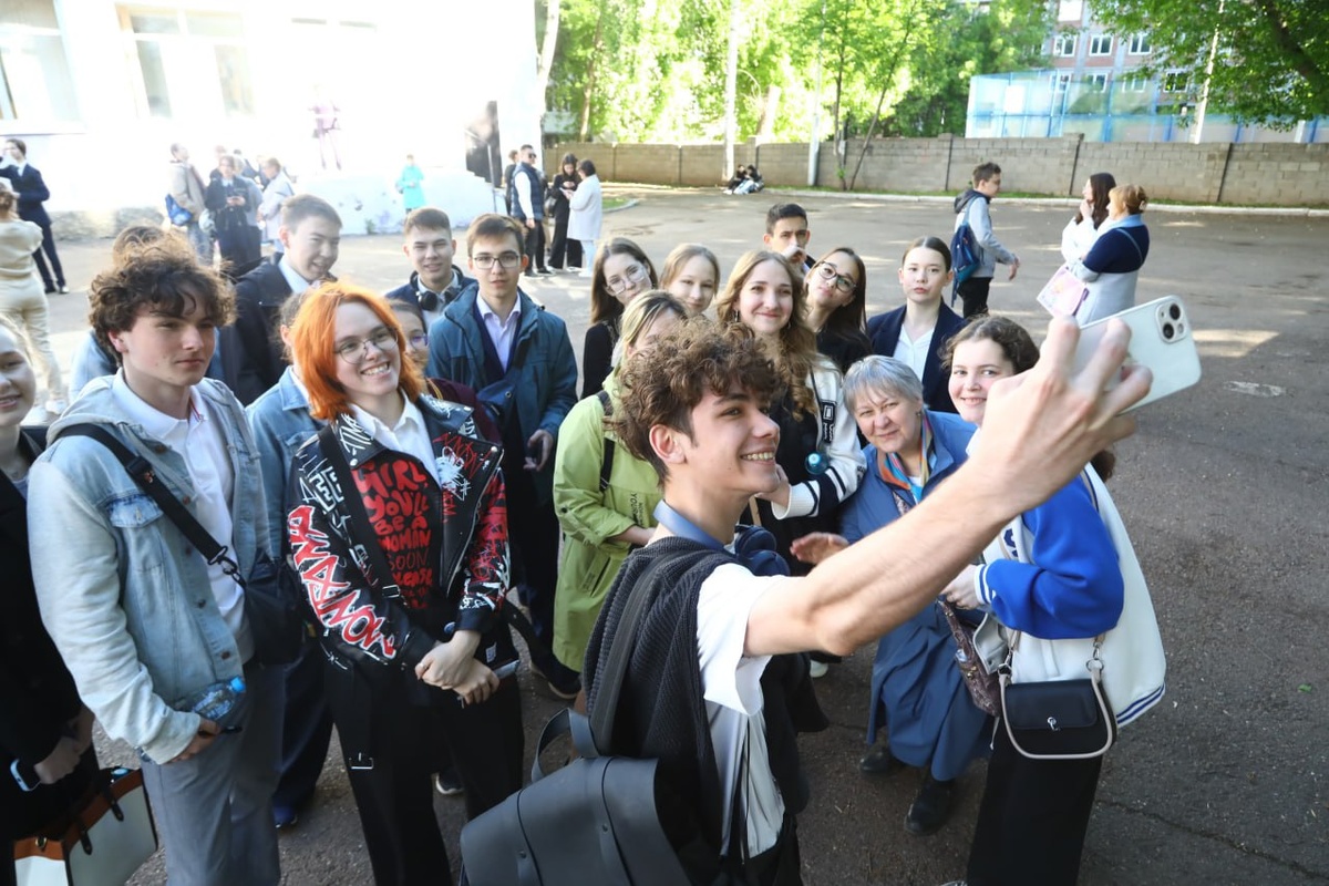    Радий Хабиров пожелал удачи всем школьникам, сдающим ЕГЭ