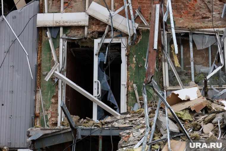    В результате взрывной волны в двух административных зданиях выбило окна (архивное фото)