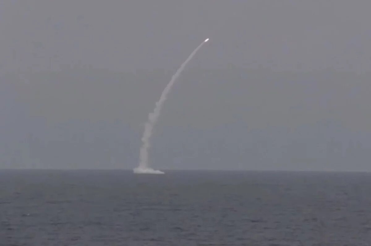    МО показало кадры стрельбы подлодки «Архангельск» ракетой «Калибр»