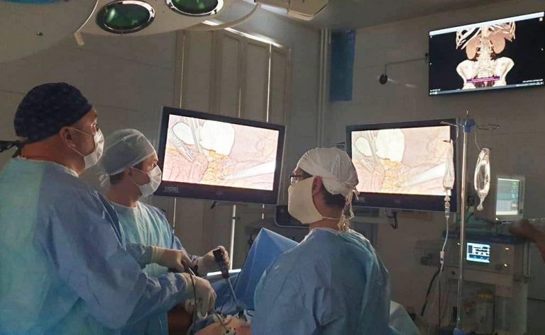    Оренбургские хирурги впервые в России выполнили сложнейшую операцию Оренбуржье