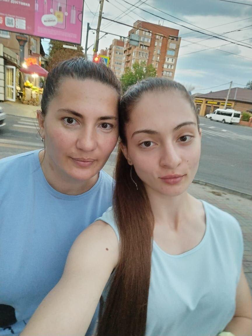 Анна вместе с матерью Дианой