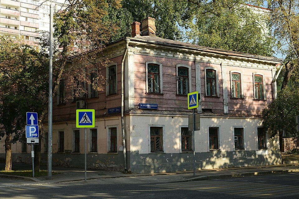 Доходный деревянный дом (Москва, Вековая ул., д. 20/13). Фото: Wikimedia Commons / Viola Luchansky (CC BY-SA 4.0)