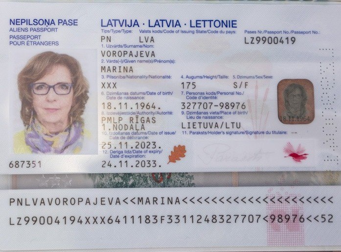 Страница паспорта негражданина Латвии © соцсети