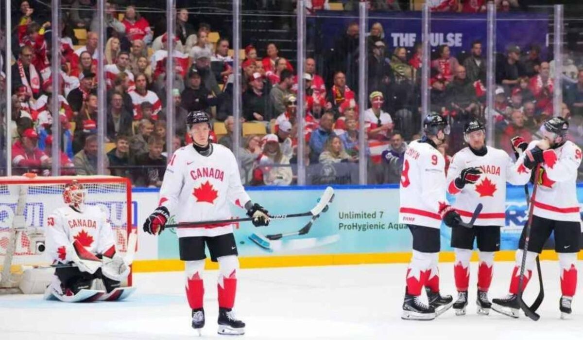     Хоккеисты сборной Канады. Источник: ria.ru Автор фото: Пресс-служба Международной федерации хоккея