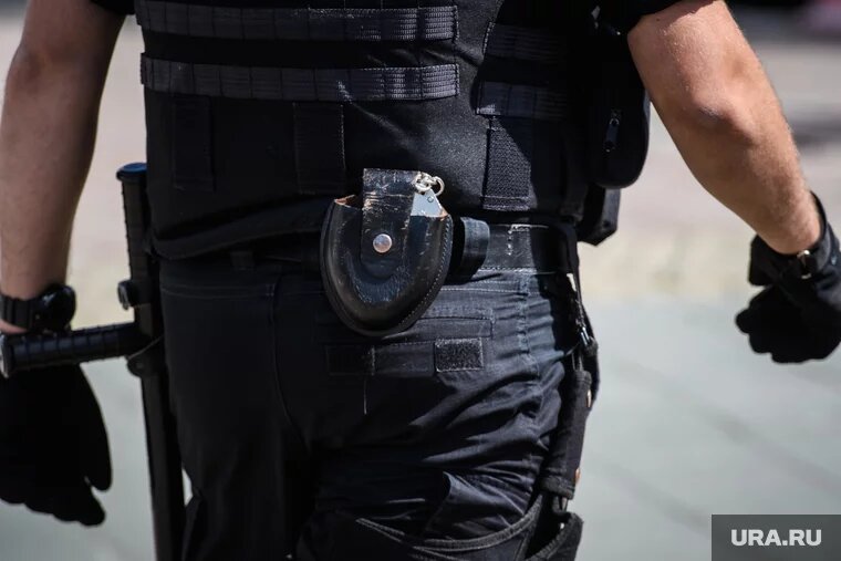 Силовики оперативно задержали преступника. Фото: Владимир Жабриков © URA.RU