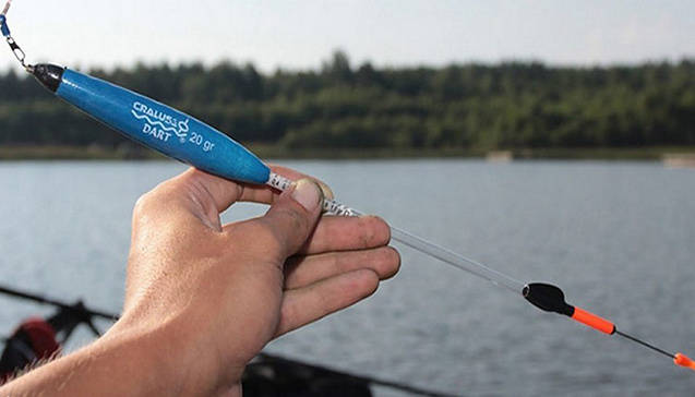 Раскладка грузов — отдельная тема. Основная масса (“оливка” или грузик-грушка) ставится непосредственно под поплавком, дальше 2–3 дробинки меньшего размера равномерно распределяются по леске до основного веса и еще парочка — непосредственно на поводке