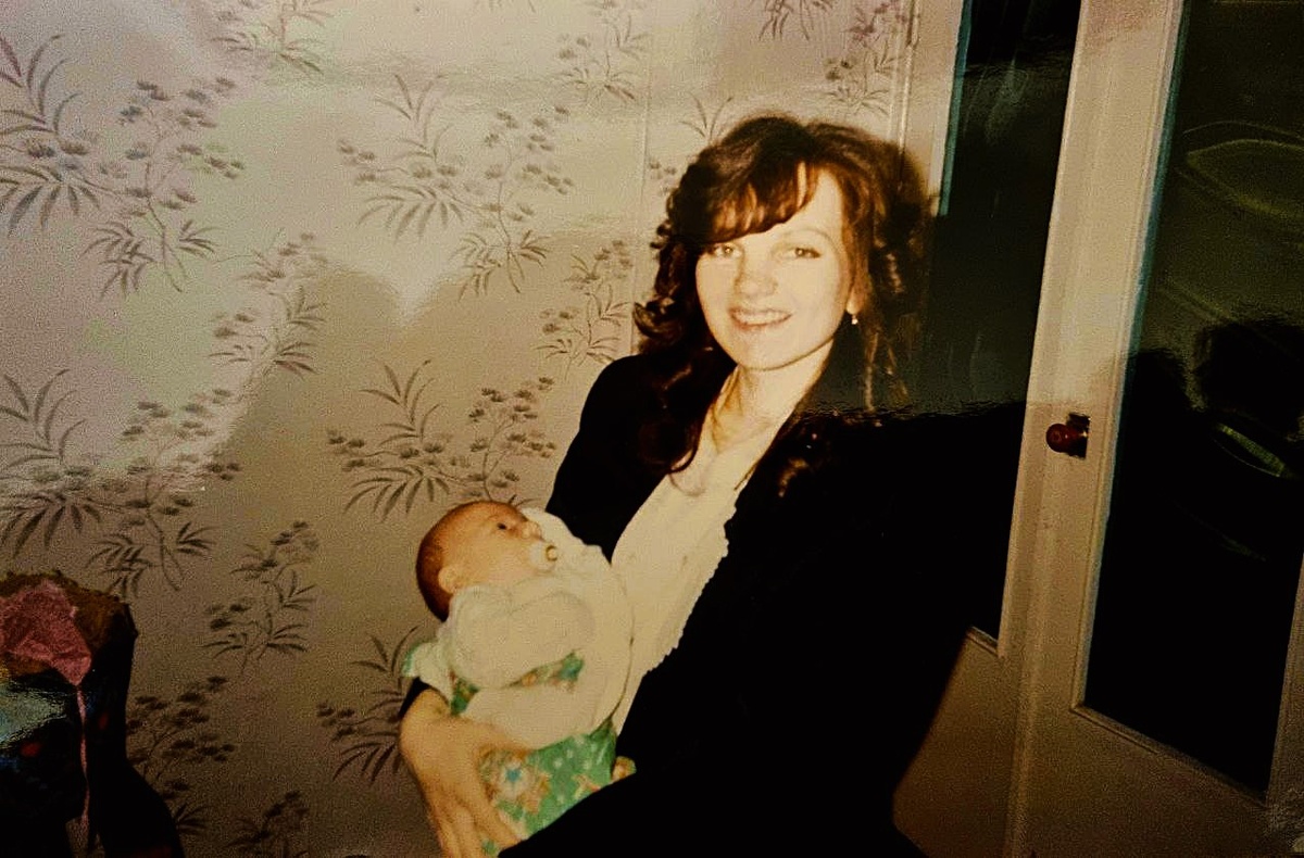 Ребёнок создал необходимое настроение, теперь он подождёт пока мама наслаждается