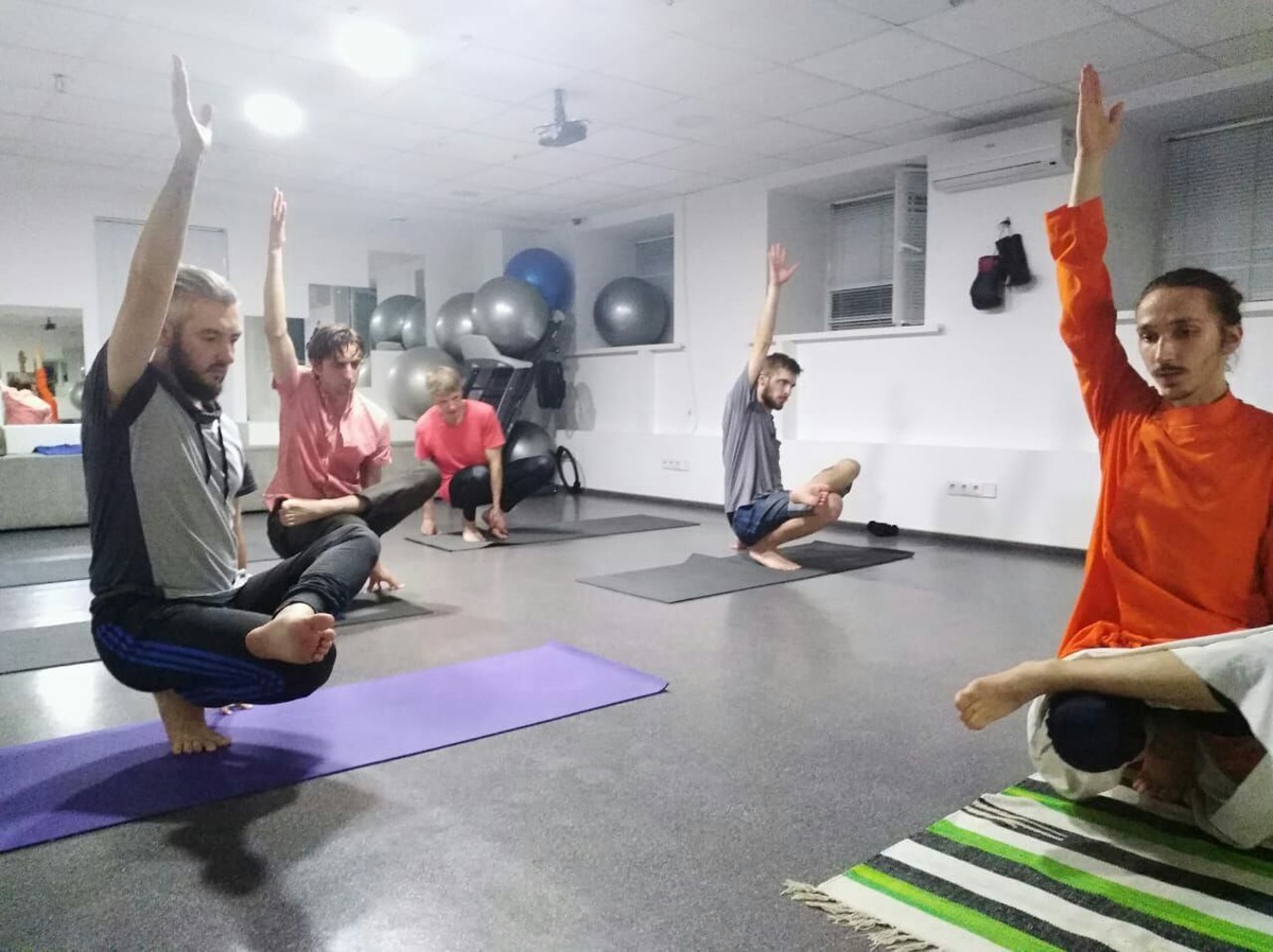 Провожу асана-класс будучи младшим монахом. Украина, 2019 г. 