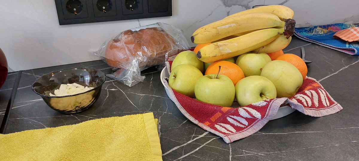   Яблок свежих вообще не хочется. Бананов крайне редко. Вот груши еще могу.