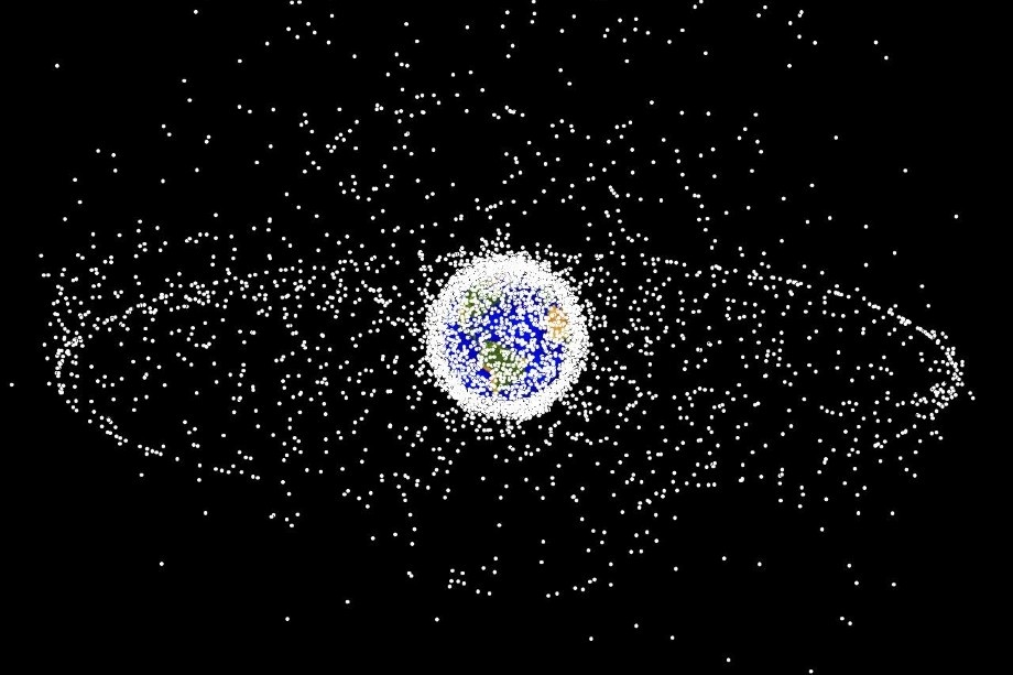 Иллюстрация NASA, изображающая известный на 2005 год космический мусор. | Фото: Public Domain