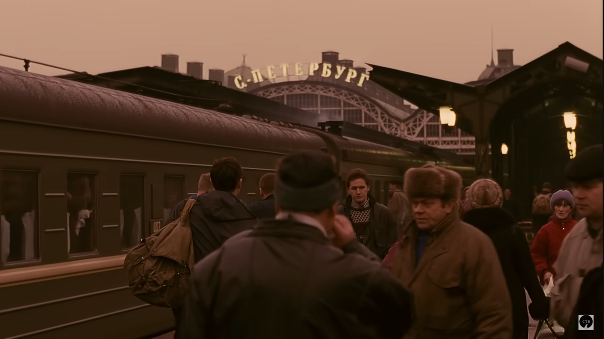 Данила приезжает в Петербург словно из совершенно другого времени.