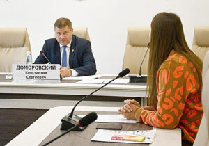 К.С. Доморовский ведет прием.   
/ ФОТО автора Администратор  📷
