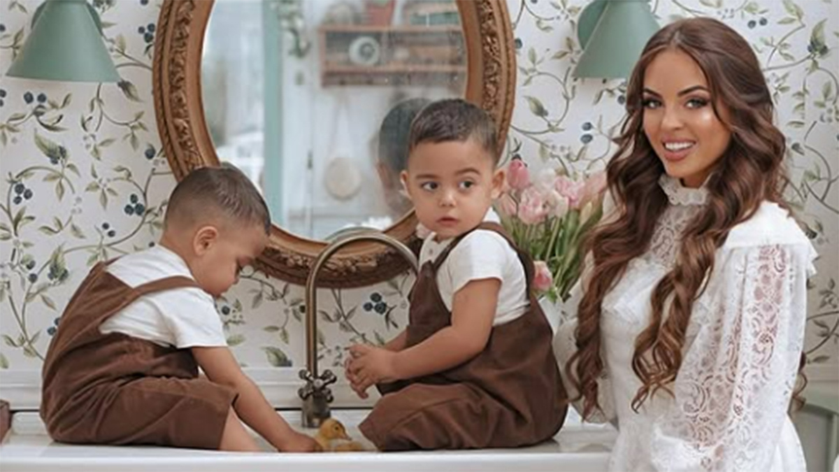 Юлия Ефременкова с сыновьями-близнецами. Фото: соцсети Юлии Ефременковой