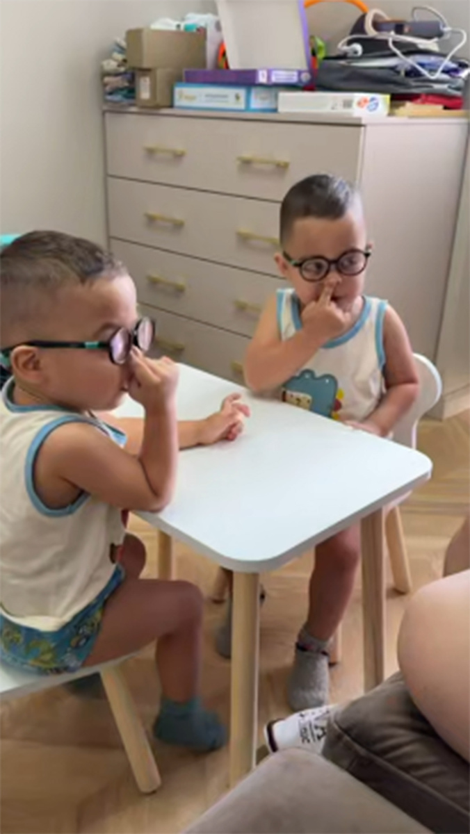 Сыновья-близнецы Юлии Ефременковой показали, где у них носики. Фото: соцсети Юлии Ефременковой