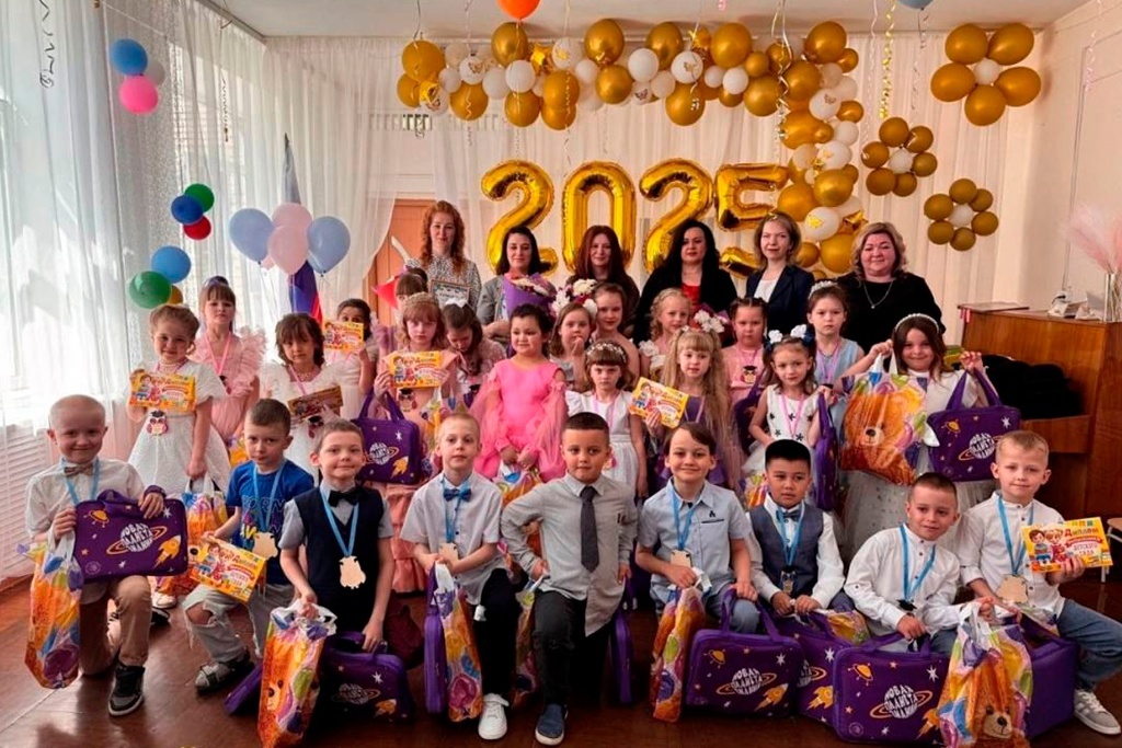    В этом году по поручению губернатора Георгия Филимонова обновили состав и дизайн комплектов.