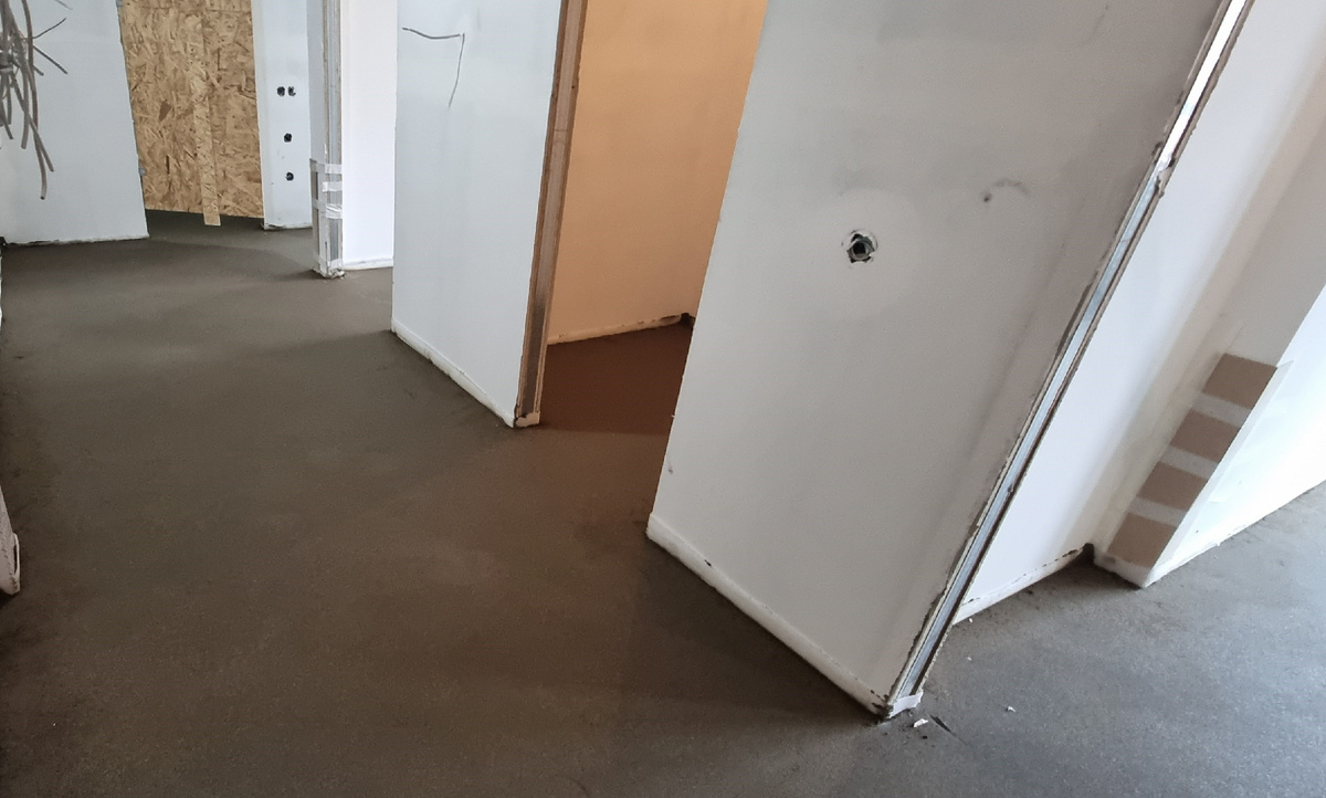 Устройство полусухой стяжки пола под линолеум в Московской области