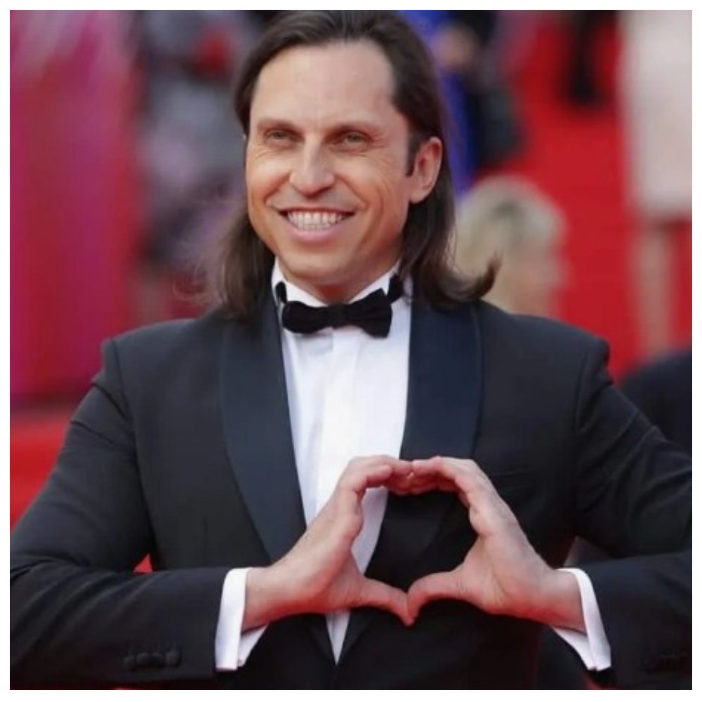 А вот и я, новый россиянин Пирожков.