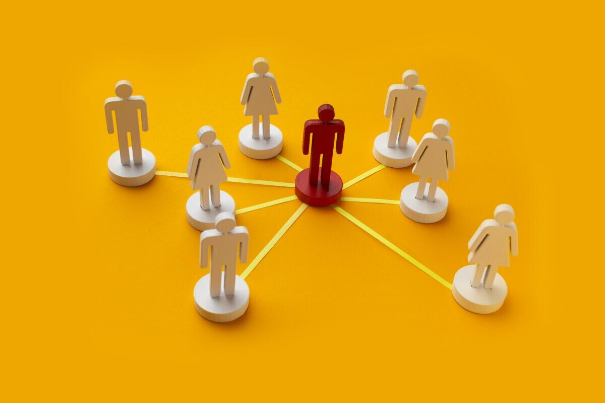 ОНЛАЙН VS. ОФЛАЙН: КАК СФОРМИРОВАТЬ АКТУАЛЬНУЮ ЦЕЛЕВУЮ АУДИТОРИЮ