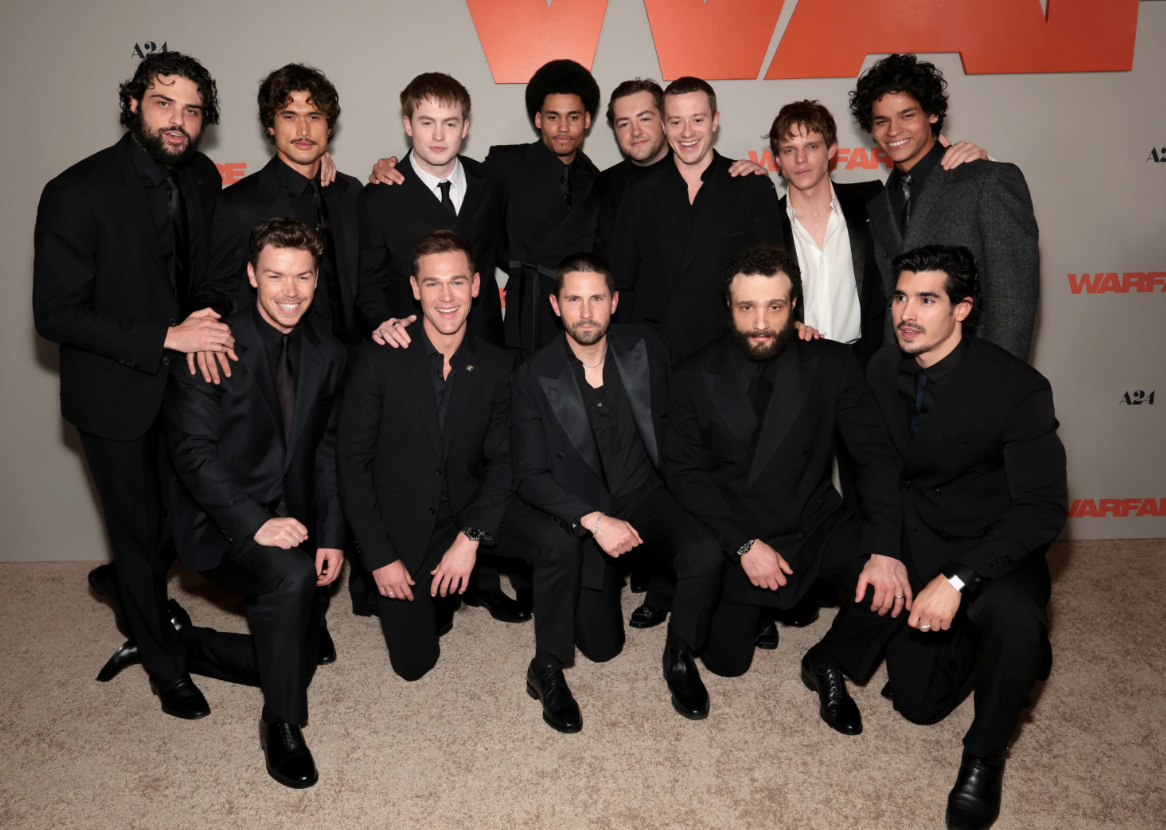 Ноа Сентинео, Уилл Поултер, Чарльз Мелтон, Кит Коннор, Тейлор Джон Смит, Адаин Брэдли, Эван Хольцман, Майкл Гандольфини, Джозеф Куинн, Космо Джарвис, Финн Беннетт, Ди'Фарао Вун-А-Тай и Генри Зага собрались на премьере фильма "Война" от A24 в Лос-Анджелесе.

