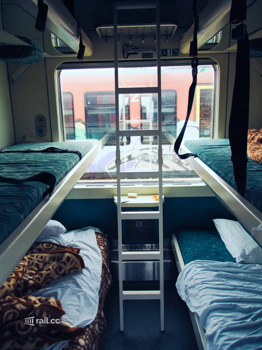 А как вам такой европейский вариант поездки в поезде? Поезд «Мюнхен-Загреб». В среднем поездка на поезде из Мюнхена в Загреб занимает 10 часов 56 минут. На самых быстрых рейсах - 10 часов 9 минут. Сопоставимо с поздкой из Москвы в Казань. Источник фото rail.cc