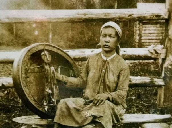 Шаманка. Начало XX века. Фотография из музея Анохина