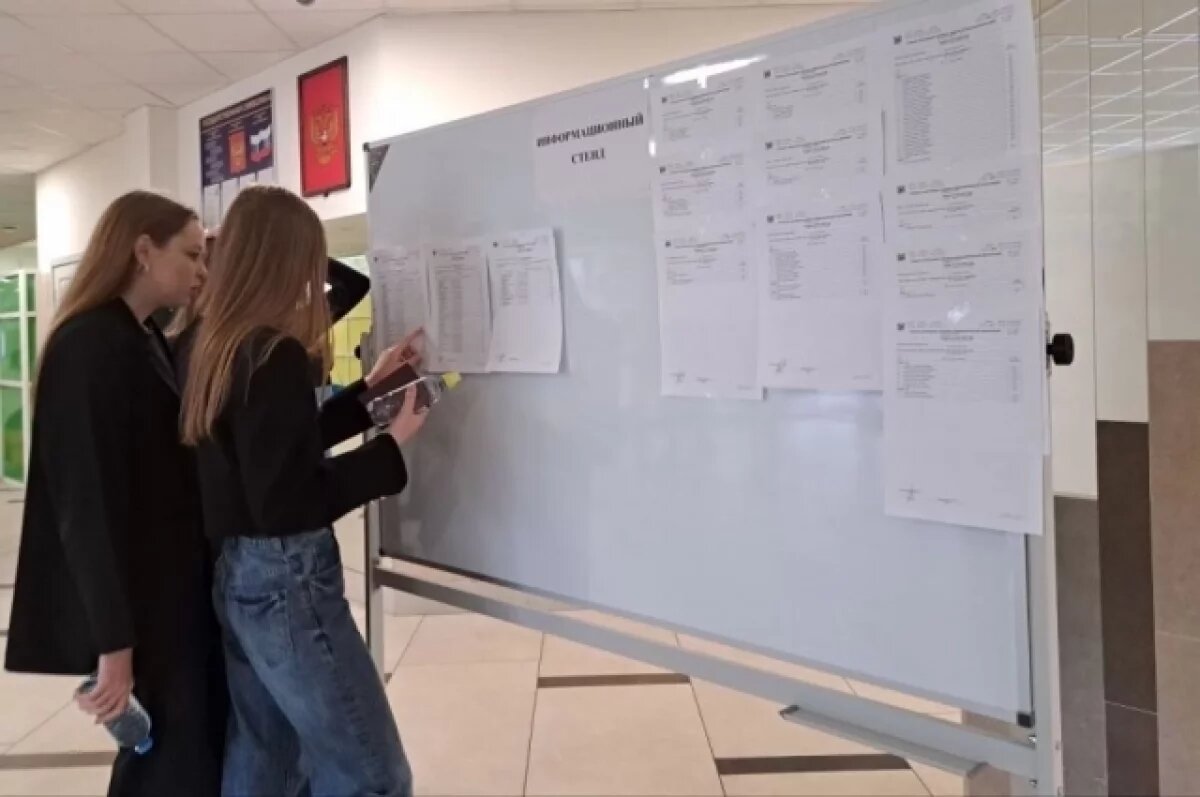    Более пяти тысяч свердловских выпускников написали первый ЕГЭ