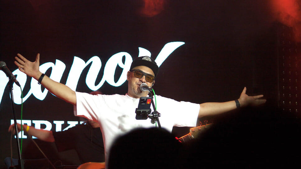 Лидер группы «Lookmanov трибьют» Дамир Лукманов.📷Фото: Булат Баширов / Коммерсантъ