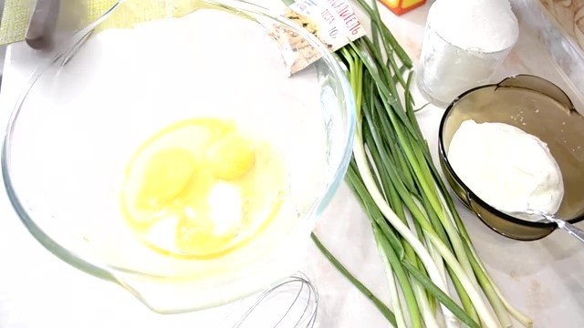 пирог с курицей и зеленым луком